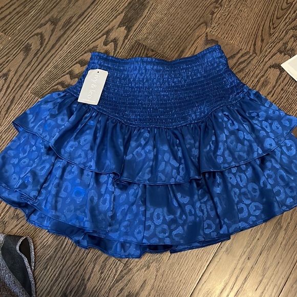 Size small , skirt - Picture 2 of 4